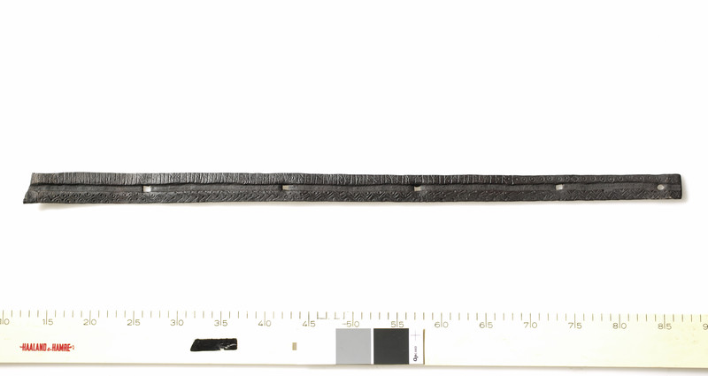 Gjenstander med runeskrift, fotografert i forbindelse med utstillingen "Kyss meg - runenes verden", KHM våren 2010.