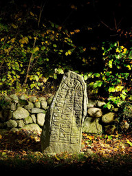 Ravnkilde-runesten 2 (Kongens Tisted) — Roberto Fortuna; NATIONALMUSETT. CC BY-SA 4.0