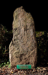 Klemensker-runesten 4 (Marevad) — Roberto Fortuna; Nationalmuseet, Danmarrk. CC BY-SA 4.0