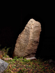 Uppåkra-runesten — Roberto Fortuna; Nationalmuseet, Danmark. CC BY-SA 4.0