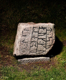 Rutsker-runesten — Roberto Fortuna; Nationalmuseet, Danmark. CC BY-SA 4.0