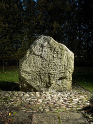 Sønder Vinge-runesten 1 — Roberto Fortuna; NATIONALMUSETT. CC BY-SA 4.0