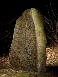 Södra Villie-runesten — Roberto Fortuna; Nationalmuseet, Danmark. CC BY-SA 4.0