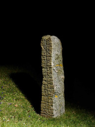 Østermarie-runesten 2 — Roberto Fortuna; Nationalmuseet, Danmark. CC BY-SA 4.0