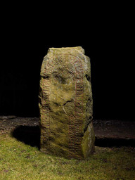 Östra Herrestad-runesten — Roberto Fortuna; Nationalmuseet, Danmark. CC BY-SA 4.0
