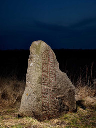 Östra Vemmenhög-runesten — Roberto Fortuna; Nationalmuseet, Danmark. CC BY-SA 4.0