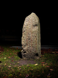 Bjäresjö runesten 2 — Roberto Fortuna; Nationalmuseet, Danmark. CC BY-SA 4.0