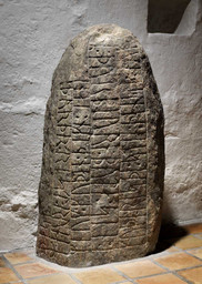Øster Bjerregrav runesten 2 — Roberto Fortuna; NATIONALMUSETT. CC BY-SA 4.0