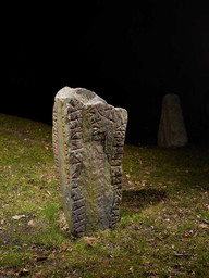Gårdstånga-runesten 2 — Roberto Fortuna; Nationalmuseet, Danmark. CC BY-SA 4.0